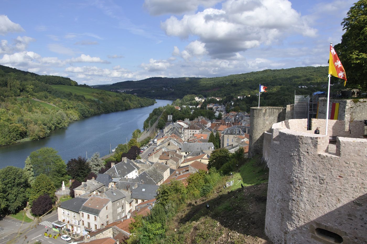 Sierck-les-Bains — die Burg der Herzöge von Lothringen über der Moselschleife