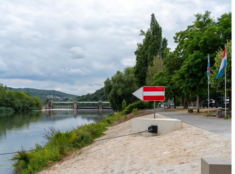 Wehr und Staustufe an der Mosel bei Stadtbredimus